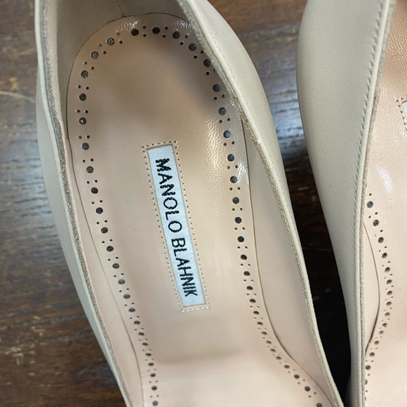 Manolo Blahnik Tan Leather Hangisi - Picture 8 of 9